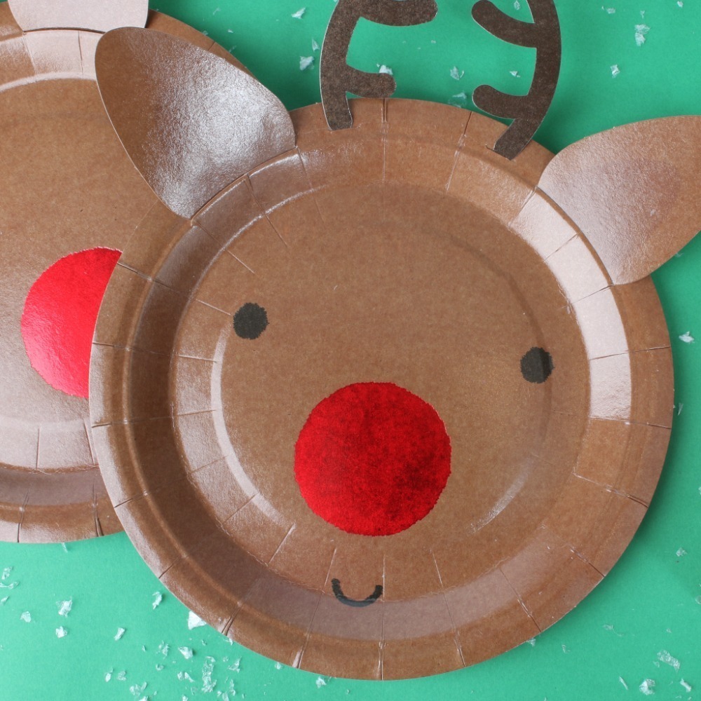 Pack of 10 Christmas Reindeer Paper Plates - 9 inch