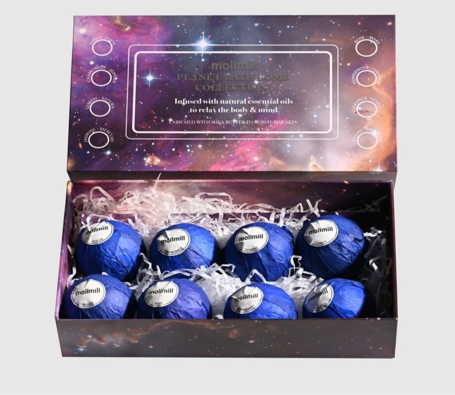 Luxury Planet Themed Bath Bomb Gift Set. Pack of 8 Luxury Bath Bombs enriched with shea Butter and Natural Essential Oils
