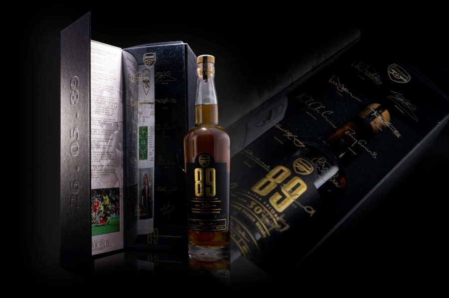 Arsenal 89 Anniversary Edition 30 Year Old Whisky Arsenal 89 Anniversary Edition 30 Year Old Whisky Autographed Edition