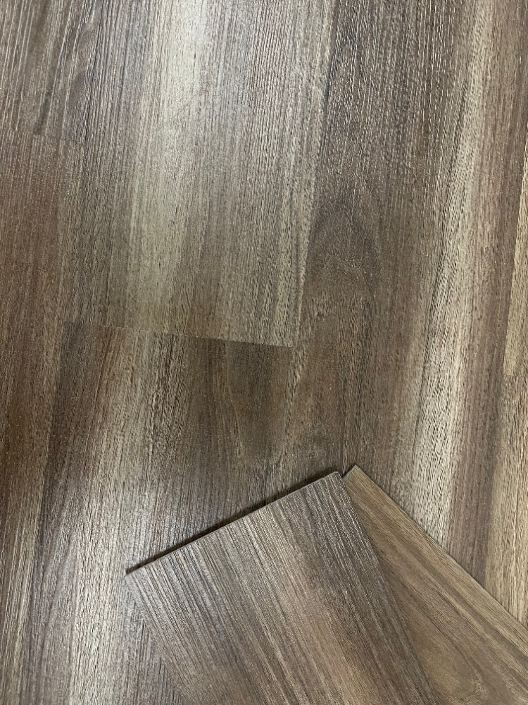 Effect vinyl flooring tiles in dark oak