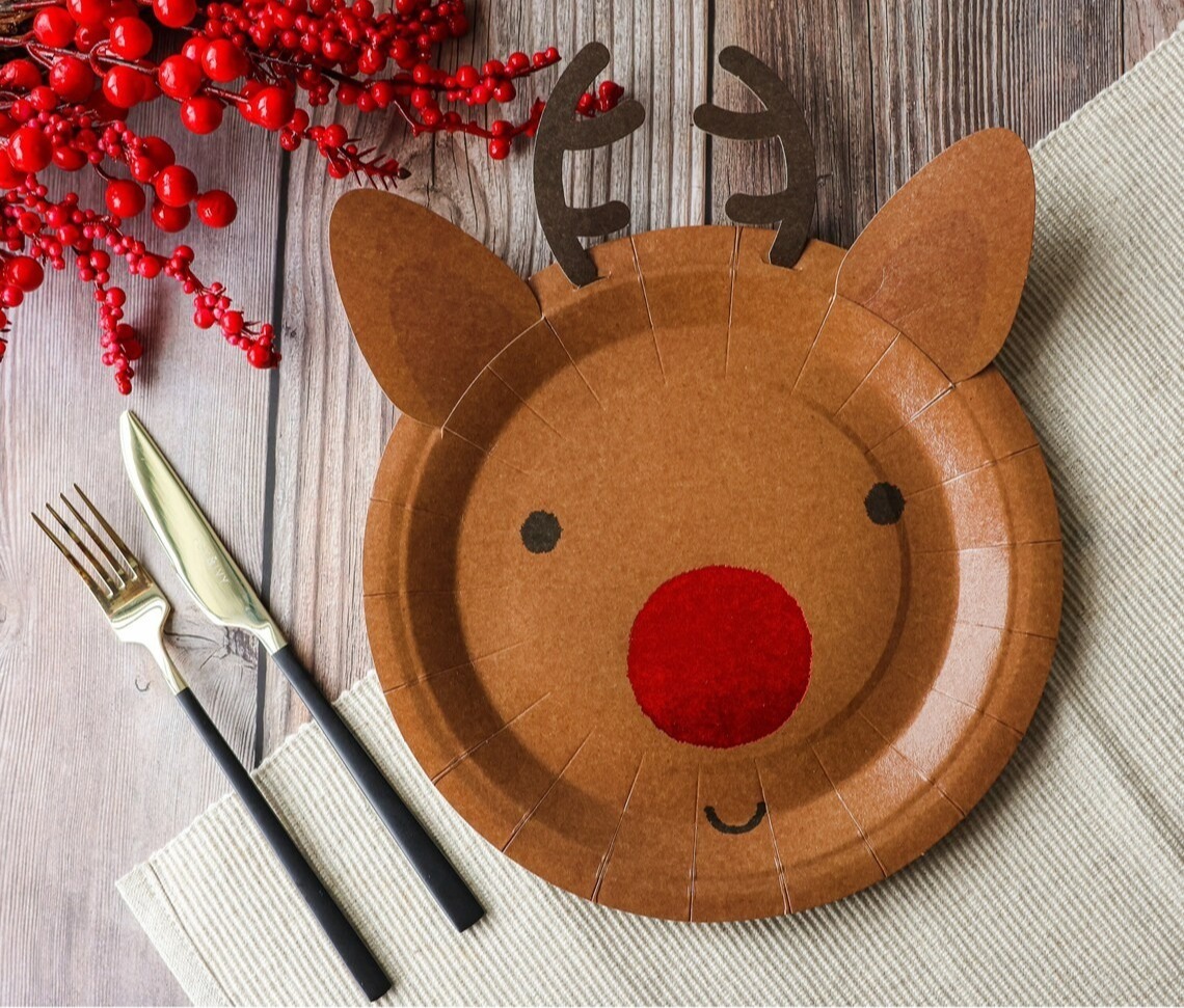 Pack of 10 Christmas Reindeer Paper Plates - 9 inch